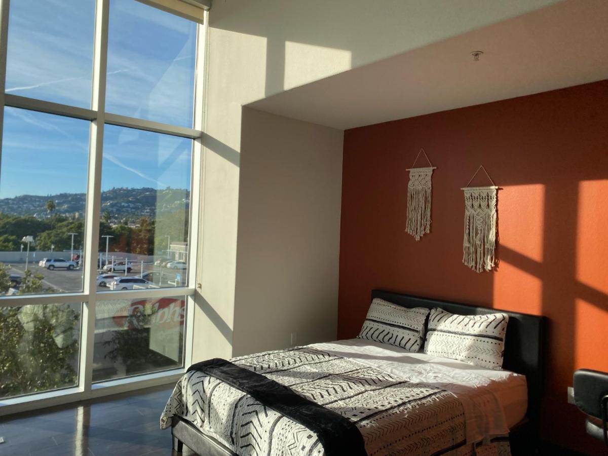 Spacious And Stylish Unit Apartment